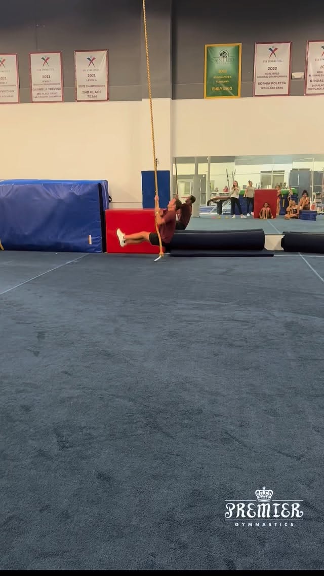 Coach Michael making a legless rope climb look easy! 💪🏼
Which coach should try this next? 👀👇
#Gymnastics #GymnasticsCoach #StillGotIt #RopeClimb #CoachLife