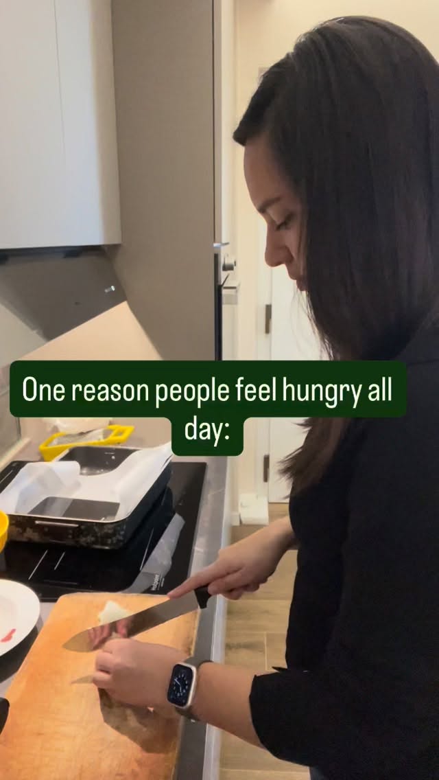 One thing I often notice when reviewing food logs is meals that are mostly carbohydrates.
Carbohydrates are an important energy source, but meals that include protein tend to be more satisfying.
Protein slows digestion and influences satiety signals, which can help meals last longer and make appetite easier to regulate.
Sometimes hunger isn’t about discipline.
It’s about how meals are built. 🥗