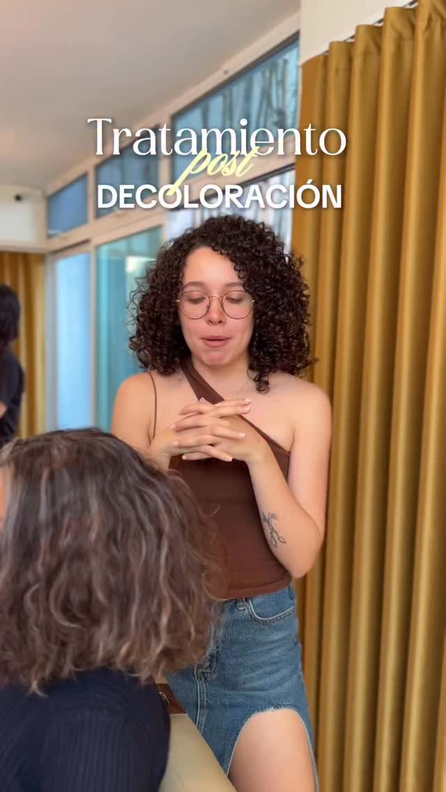 Tratamiento post decoloración en estos bellos rizos 🫶🏻✨
#curlyhair #tratamiento #decoloracion #rizos