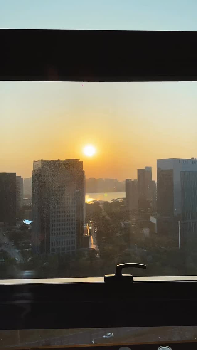 日出而作,日洛無休🎻
#violin #油漆 #匠人精神