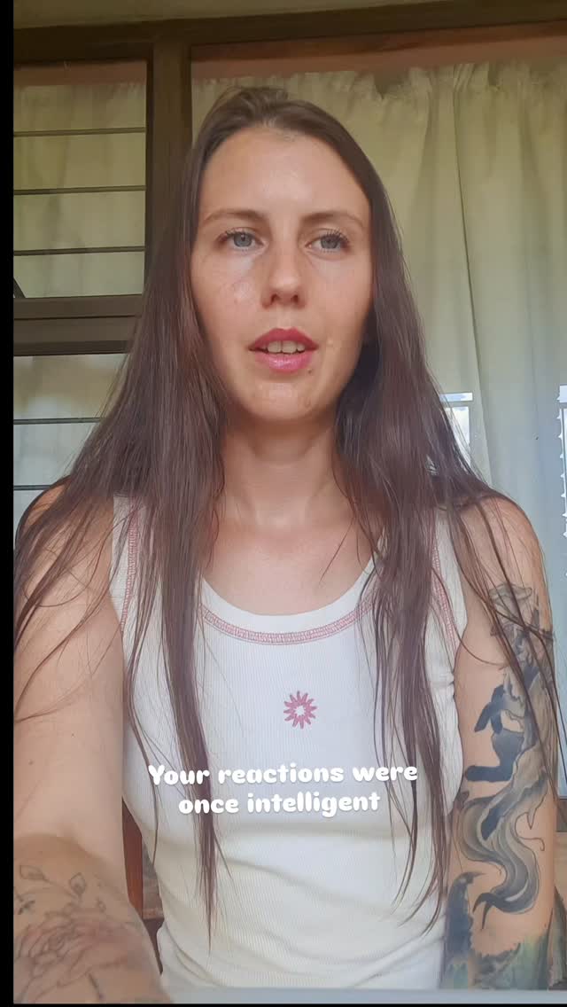 Many of the reactions we judge in ourselves were once intelligent.
Shutting down may have protected you from getting hurt.
Overthinking may have helped you avoid saying the wrong thing.
Feeling responsible may have helped you keep the peace.
Your body was learning what worked.
And once a response becomes protective, the body doesn’t easily let it go, even when life changes.
So healing isn’t about shaming these reactions or forcing them away.
Often it begins with recognising that nothing about them was random.
They were ways your body learned to stay safe. Extremely intelligent ways.
This is the kind of work we explore inside Return to Self, helping the body loosen its grip on patterns that once protected you.
🌿 If you feel ready to begin that process, you can learn more through the link in my bio.
#healingjourney #selfawareness #innerwork #mindbodyconnection #healingprocess #embodiment