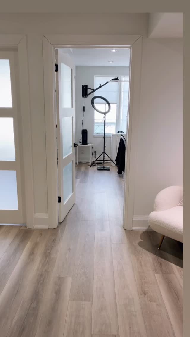 Weekend clinics with my coworker and friend @liquid_beauty_injector are always my favourite 🤍 #el11vnbeauty #nurseinjectormel #trustyourinjectors #nurseinjectorrebecca