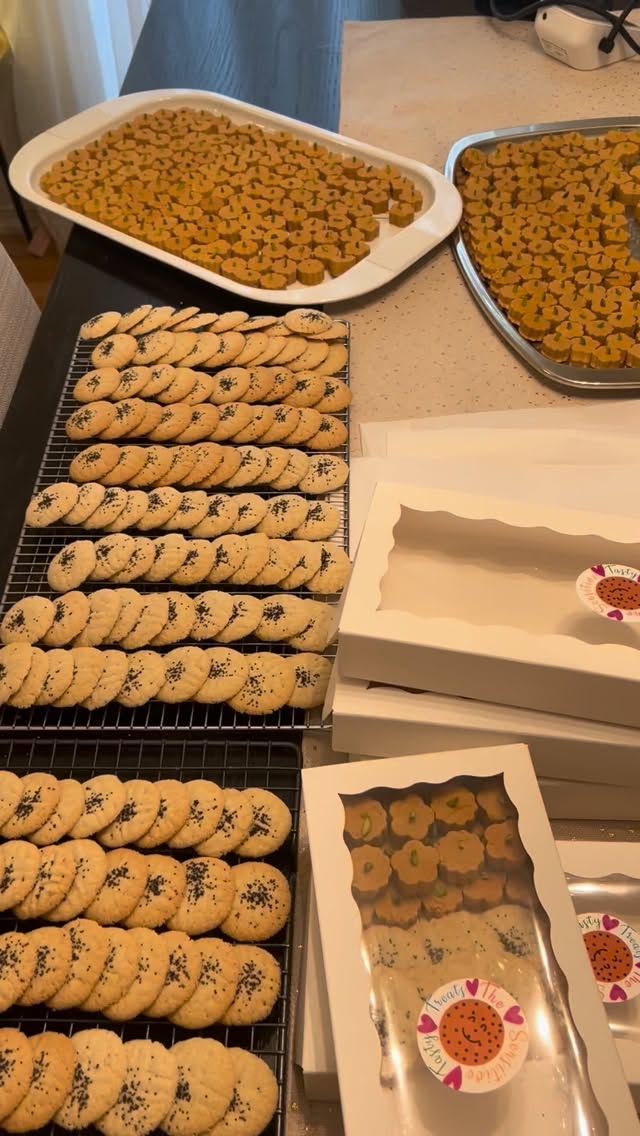 ONE DAY LEFT TO ORDER!!!
Link in bio! 🫶🏻
#bakingwithneekta #nowruz #order #fyp #teenentrepreneur