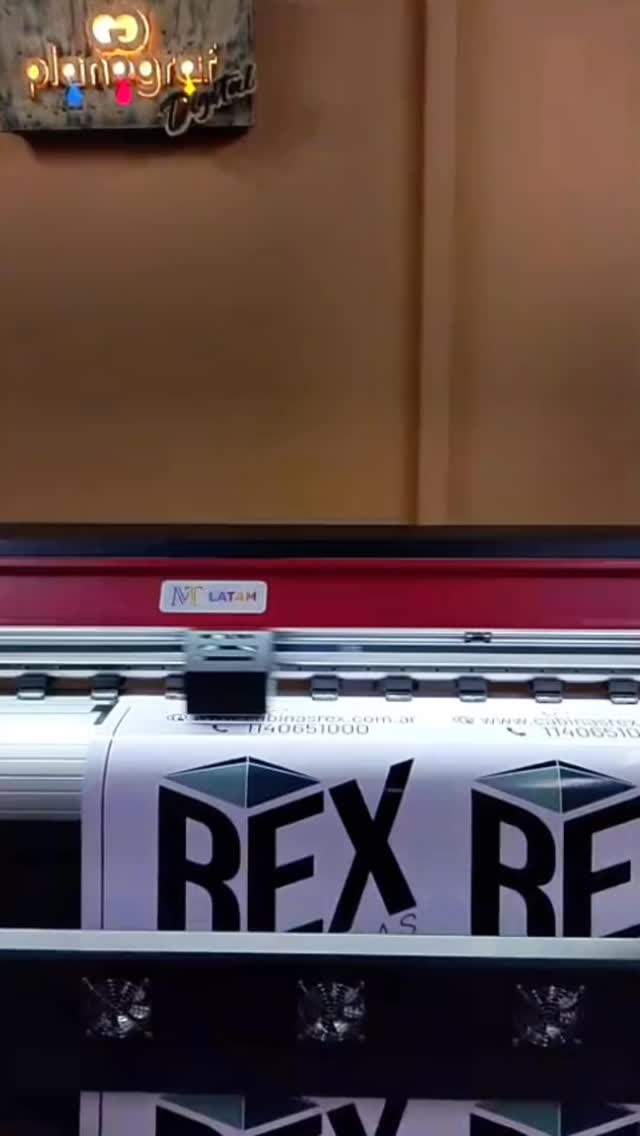 Así fue el trabajo de impresión digital realizado para Cabinas Rex.
Cuidamos cada detalle del proceso para lograr una gráfica de alta calidad, con excelente definición y terminaciones prolijas que potencian la imagen de la marca.
Trabajamos para que cada pieza cumpla con el estándar que nuestros clientes necesitan.
📩 Consultanos y llevá tu marca a otro nivel.
#cgplanograf #serigrafia #imprenta #impresiones