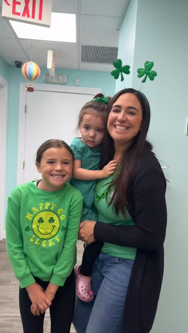 Our Stuart Pediatric Dentistry team will not be getting pinched by a leprechaun this year ! Bring your little leprechauns to us for a good cleaning and care for their oral hygiene 🦷✨
#stuartpediatricdentistry #healthysmiles #stuartfl #stpatricksday☘️ #lucky