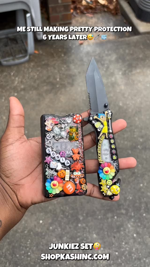 WHO ELSE WANTS TO BE CHARMED & ARMED?👀😅🧊⚡️🗡️
ARE YOU READY TO GET YOUR PRETTY PR0TECTION??👀 IF SO, JUST CLICK THE LINK IN BIO!😝 PRODUCT: JUNKIEZ STUN GUNZ & KNVEZ⚡️🗡️ ONLY AT SHOPKASHINC.COM🛍️ CLICK LINK IN BIO!
#kashwaystudios #fyp #selfdefensekeychain #selfdefenseset #junkstungun