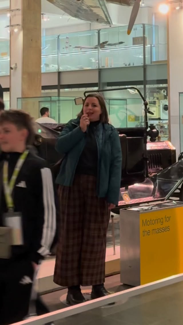 Favo plek in Londen? Deze vierkante meter in het Science Museum 🙂↕️
✈️🧬 Tijdens de jeugdboekenmaand reis ik rond! Op zoek naar de plaatsen waar al die wetenschapsverhalen in mijn boek zich hebben afgespeeld. Want wetenschap is overal. En al zéker in het Science Museum in Londen 😏 #jeugdboekenmaand2026 #jeugdboekenmaand #erwaseenseenalfred