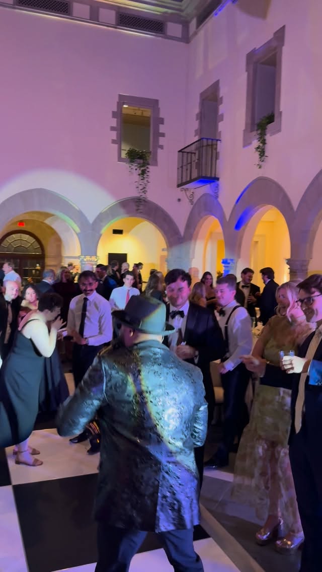 Dance floor sax 🎷
#liveweddingmusic #weddingsax #makeitlive