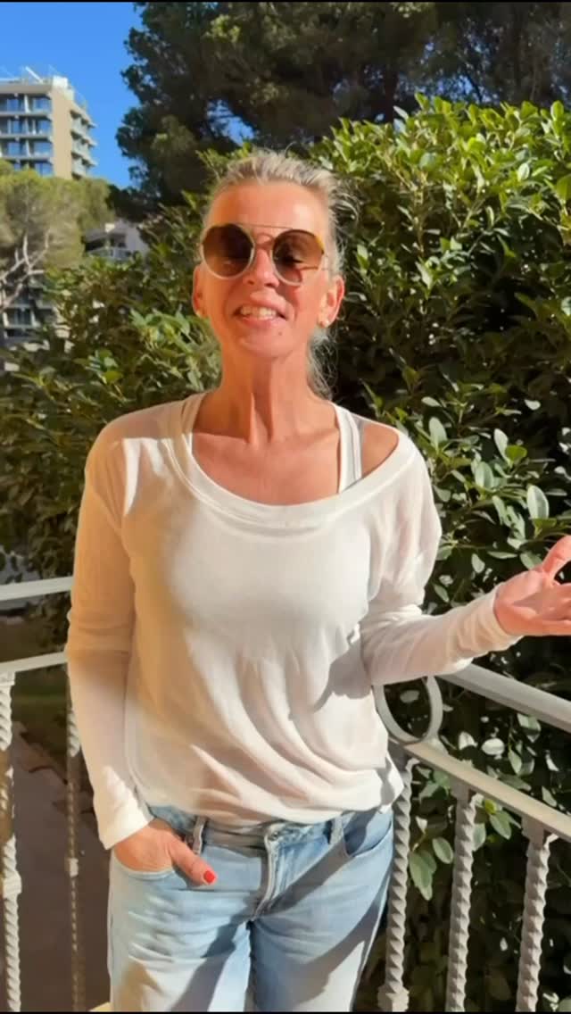 Diese Oberteile sind einfach unschlagbar ✨
Zwei in einem – perfekt für jedes Wetter:
Entweder nur das Top tragen oder mit dem leichten Longsleeve drüber kombinieren 🤍
Easy, wandelbar & immer passend – egal ob unterwegs oder im Urlaub 🌴
In Weiß oder Grau erhältlich –
welches ist dein Favorit? 🤍🩶
👉 Link in Bio
#fashionboxx #sommerlook #travelstyle #mallorca #mallorcavibes #urlauboutfit #outfitinspiration #zweiteiler #layeringlook #sommermode #ootd #instastyle #modefürfrauen #styleover30 #styleover40 #styleover50 #easyfashion #dailyoutfit #vacationmode #summerstyle #beachstyle #lookbook #onlineshop #fashioninspo