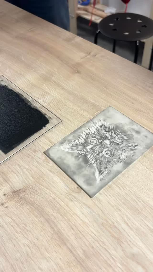 Encore un très bel atelier chez @artephe_orleans en ce dimanche matin ! Tellement de talent, de rire, de gravure satisfaisante, de couleurs et de beaux motifs ! Que de bons moments de partage 🥹
#linogravure #ateliercreatif #linocut #handprint #artéphéorléans