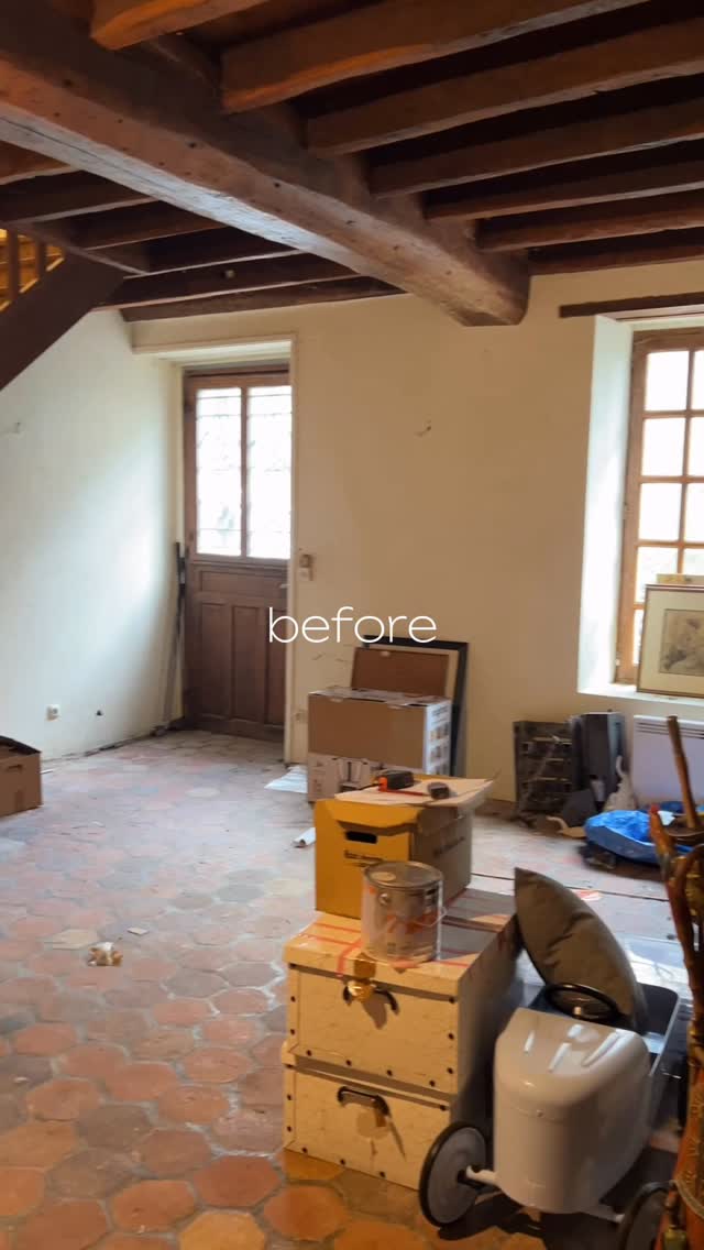 Nouveau projet en cours de conception !
Un salon dans son jus transformé en séjour cathédrale ! Grâce aux merveilleux outils IA, j’ai réussi à plonger mes clients dans leur futur intérieur. Alors non, ce n’est pas de la magie, mais le résultat d’une grosse réflexion esthétique et technique, de beaucoup d’heures sur sketch up à tout dessiner précisément et de quelques mois de développement pour trouver les bons outils IA qui me permettent de gagner un temps fou sur le réalisme ! Vivement le démarrage des travaux pour que je puisse vous montrer la 3D vs la réalité !
#sketchup
#renovation
#interiordesign
#decoration
#beforeandafter