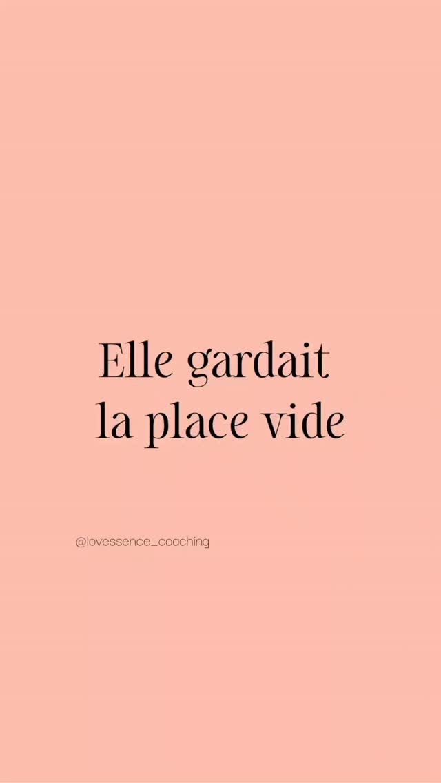 Samedi je coachais deux femmes dans le cadre de l'académy Women and Love d'Elodie Cavalier.
L'une d'elles avait envoyé un message à son compagnon le mardi. Juste une question simple, seront-ils ensemble dimanche ?
Le vendredi, toujours pas de réponse. Elle lui réécrit, cette fois pour lui dire qu'elle a besoin de savoir pour s'organiser.
Samedi, lors de notre séance, toujours rien, aucune réponse.
Et pourtant elle n'avait rien organisé d'autre. Elle avait gardé la place vide. Pour lui, au cas où.
C'est cela que nous avons travaillé ensemble.
Parce que garder cette place vide, c'est mettre sa propre vie en attente. C'est laisser l'autre décider de ton dimanche, de ton espace, de ton énergie. Sans même qu'il le sache.
Le plus important dans tout ça ? Ce n'est pas sa réponse. C'est elle, sa vie. Son dimanche, sa journée, son énergie.
Et si on explorait ça ensemble ? 💫
#dependanceaffective #attente #coaching #heartset #lovessence