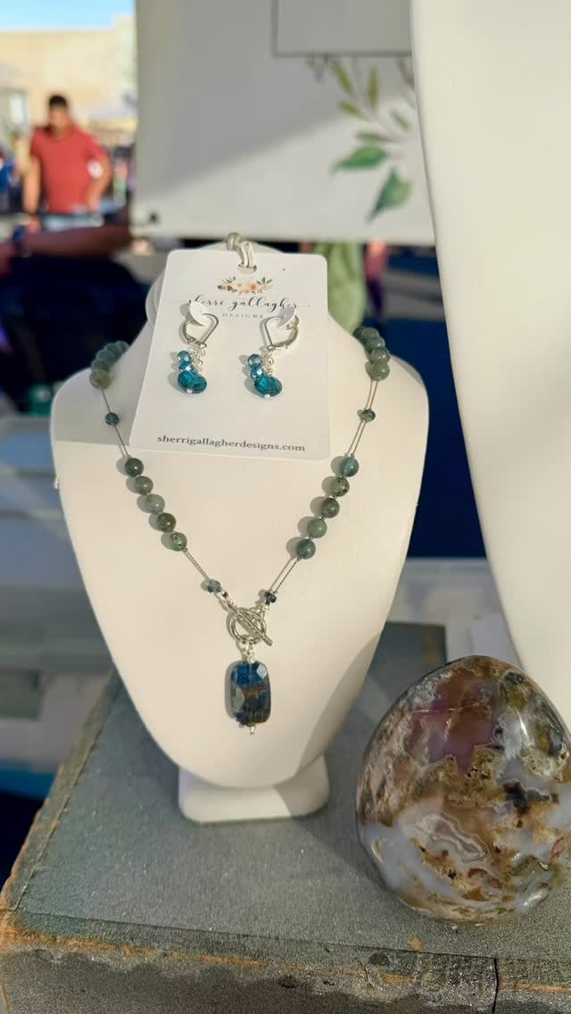 It’s a gorgeous March day here at the @napafarmersmkt !
The sun is shining, the birds are singing and the jewelry is sparkling.
We’re here until noon
#handmadejewelry #farmersmarket #napavalley #winecountrychic