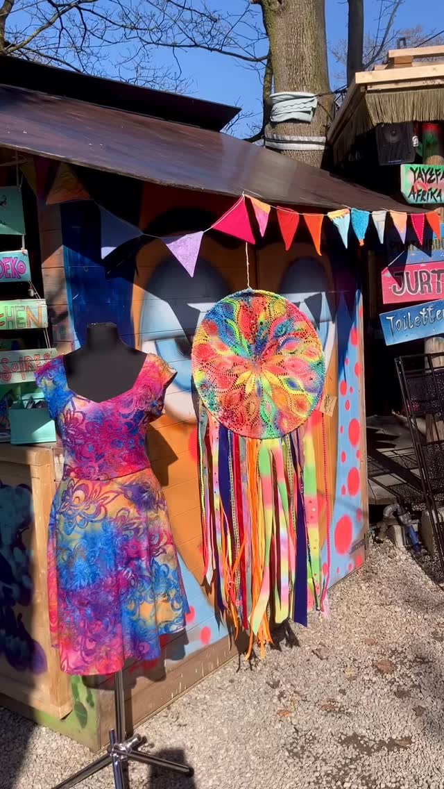 Frühlingsmarkt bei der @alteutting, schaut vorbei,ist toll hier!
#kunsthandwerkermärkte #alteutting #slowfashion #handmade #sophiapirrera