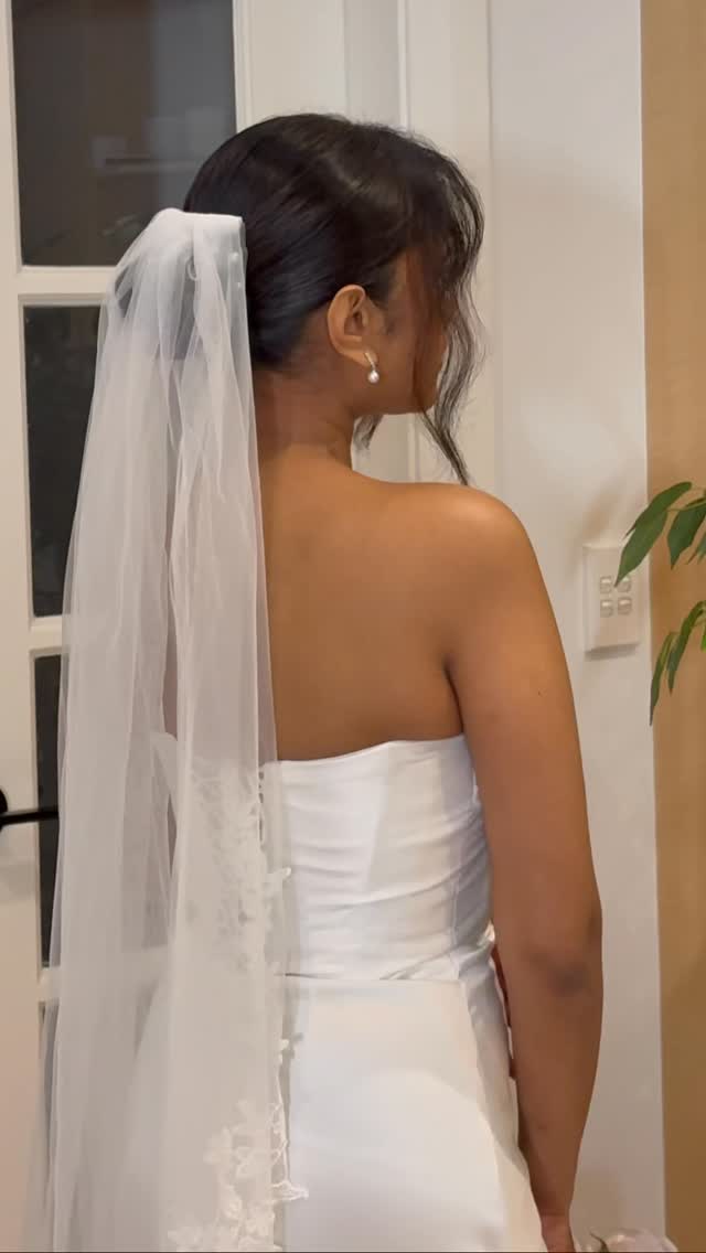 There’s something so special about a sweet, gentle bride like her 🤍
The way she smiles, the way she carries herself… pure beauty inside and out.
Moments like this remind me why I love what I do ✨
Helping brides feel like the most confident, radiant version of themselves on their special day
Click the link in my bio to enquire for your wedding day. I would love to be a part of your special day 🥰