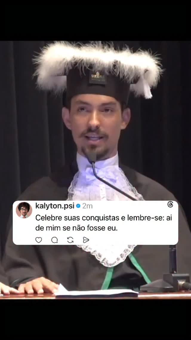 Ai de ti se não fosse suas escolhas, estratégias, relacionamentos, amizades, ambição e seu desejo.
Reconhecer a própria participação nas conquistas produz um efeito de responsabilização subjetiva que sustenta a continuidade do desejo. Cada realização carrega marcas de escolhas, insistências e renúncias que muitas vezes permanecem encobertas pela pressa de avançar para o próximo objetivo. Quando o sujeito celebra o que construiu, ele reinscreve simbolicamente a própria trajetória e legitima o investimento libidinal feito ao longo do caminho.
Esse gesto também reorganiza a relação com a dívida inconsciente. A experiência de ascensão ou de transformação pessoal costuma vir acompanhada de culpas difusas, pactos invisíveis e expectativas externas que tentam capturar o mérito individual. Ao lembrar de si mesmo como agente do próprio percurso, o sujeito delimita fronteiras psíquicas e protege o lugar de autoria. Surge uma base interna mais estável para sustentar novos movimentos sem depender exclusivamente de reconhecimento externo.
#conquista #celebração #força