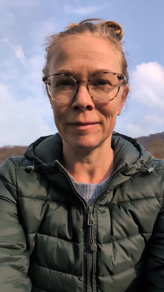 Jeder Schritt zählt.
Lerne dich selbst kennen.
Deine wahre Natur.
Lebe deine Bestimmung.
So kannst du mit mir arbeiten:
ONLINE UND PRÄSENZ, IN GRUPPEN:
Ab 30.3. Online Kurs
Botanisches Malen nach Alexander von Humboldt
27.+28.3. Präsenz Workshop
Die Farben des Lebens malen
Eintauchen in die Welt des botanischen Malens
Coming soon:
Die Evolution in dir.
Online-Programm.
ONLINE, in 1:1 Sitzungen
Deine Essenz kennenlernen,
Dein Wesen kennenlernen
Deine Bestimmung leben
mittels Human Design und Genschlüssel lösen wir Schritt für Schritt Widerstände, Blockaden für ein erfülltes Leben, deinem Wesen entsprechend.
www.alba.or.at
#innererFrieden
#deinewahrenatur
#erfülltleben
#10von10showuprevolution