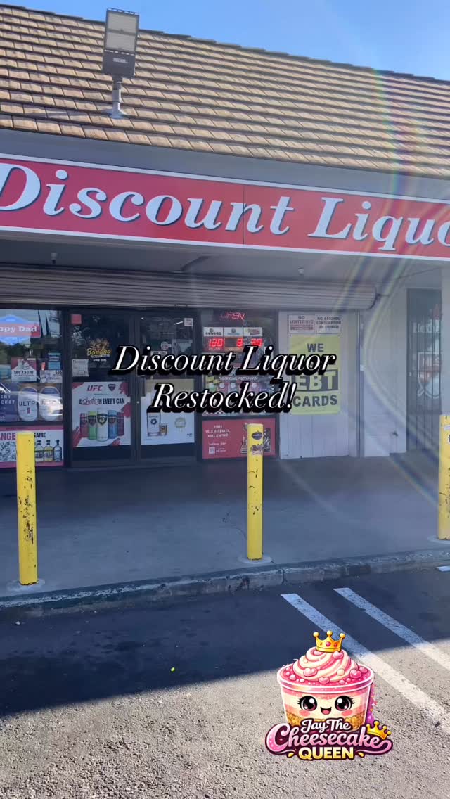 North Highlands—Discount Liquor is restocked with fresh Strawberry Crunch! 🚨🍓💕. @discount_liquor_916
And yes… we’ve got ALL the flavors on deck right now 😮💨🔥
🍓 Strawberry Crunch
🍫 Oreo-Chocolate
🍍🥥 Piña Colada
🍊 Orange Cream
Go grab your cups before they’re gone again! 🏃🏾♀️💨✨#jaythecheesecakequeen #cheesecake #restockalert #sacramentodesserts #dessert