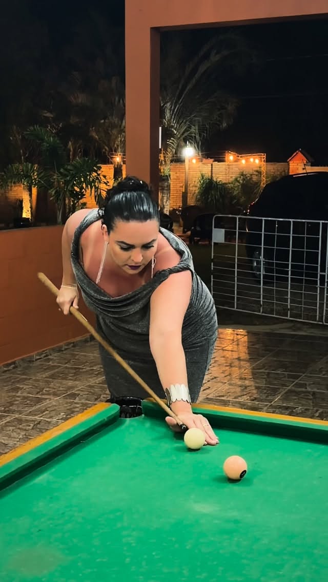 Garçom… tem Pitú? 😂🥃🦐🇧🇷
Depois de tanto tempo vivendo fora, tem coisas que fazem a gente sentir que voltou pra casa na hora…
O barulho do bar 🍻
A risada alta 🤣
A cachaça com limão 🍋
Os amigos 🫂
E aquela música que todo brasileiro sabe cantar….
Morar fora te ensina muita coisa…
Mas também te lembra o quanto as nossas raízes são fortes.
Viajar pro Brasil não é só férias…É recarregar a alma!❤️
Quem também sente isso quando vem pro Brasil? ✋
@pitu a marca oficial do Brasil! 🇧🇷🦐
OBS: Um agradecimento especial ao @brianlahr pela entrega nesse reels!🤣
#brasileirospelomundo #imigrantes #brasileirosnaaustralia #feriasnobrasil #pitu