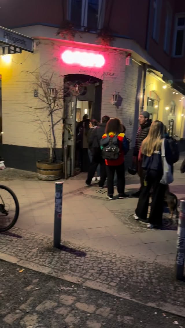 The Korean pizza popup with @dotori.berlin was so much fun 😍 Thanks to everyone who came by for the amazing vibes.
Who should we invite for a popup next ?
