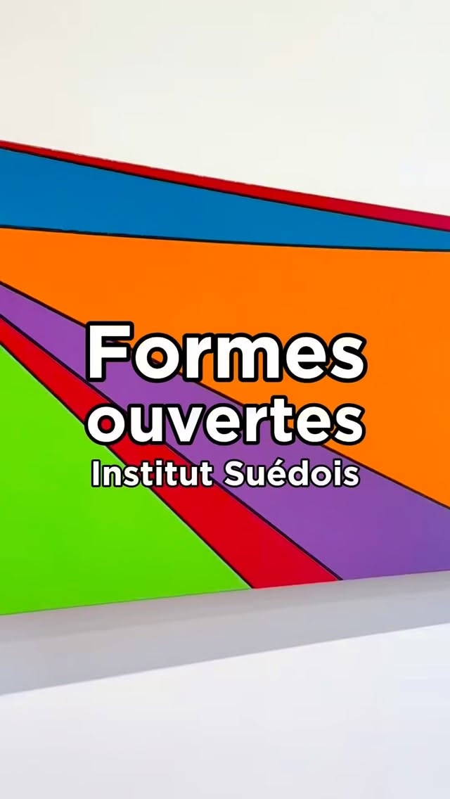 Connaissez-vous l’Institut Suédois 🇸🇪 ?
Ce petit havre de paix installé au coeur du Marais, dans l’Hôtel de Marle abrite le café FIKA et ses spécialités suédoises, mais propose aussi de nombreuses expositions gratuites. Avec l’exposition « Formes ouvertes », présentée jusqu’au 19 juillet, on découvre l’univers du peintre et sculpteur suédois Olle Bærtling. Figure importante de l’abstraction, il est ici mis en dialogue avec sept artistes contemporains. Dans les années 1930, il quitte son métier de banquier pour se consacrer à la peinture en autodidacte. Au départ influencé par Henri Matisse et l’expressionnisme nordique, il change radicalement de style après sa rencontre avec Auguste Herbin en 1950.
Ses tableaux sont composés de lignes diagonales et de triangles qui semblent sortir du cadre. La couleur joue aussi un rôle essentiel. En mettant Bærtling face à des artistes d’aujourd’hui, l’exposition montre que l’abstraction géométrique reste un terrain d’expérimentation plus que jamais d’actualité.
————————
📍Institut suédois
11 rue Payenne - Paris 3
Mardi – dimanche / 12:00 – 19:00
Nocturne le jeudi jusqu’à 21:00
🎟️ Entrée gratuite
#institutsuedois #expositionparis #expositiongratuite #peintureabstraite