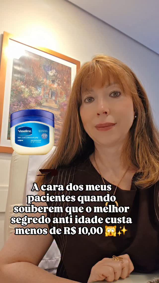 Se você gasta fortunas com cremes para "selar" a hidratação e ainda acorda com a pele repuxando, você precisa conhecer o poder da Vaselina.
Ela não hidrata sozinha, mas cria uma barreira física intransponível que impede a perda de água da sua pele enquanto você dorme. É o truque de ouro das coreanas (Slugging) e das peles mais bem cuidadas do mundo.
Quer saber como fazer o "Slugging" do jeito certo sem brotar espinhas no rosto?
👇 Comente a palavra VASELINA que eu te envio o guia de uso agora no seu direct!
#vaselina #slugging #DicasDeDermato #PeleMadura #antienvelhecimento