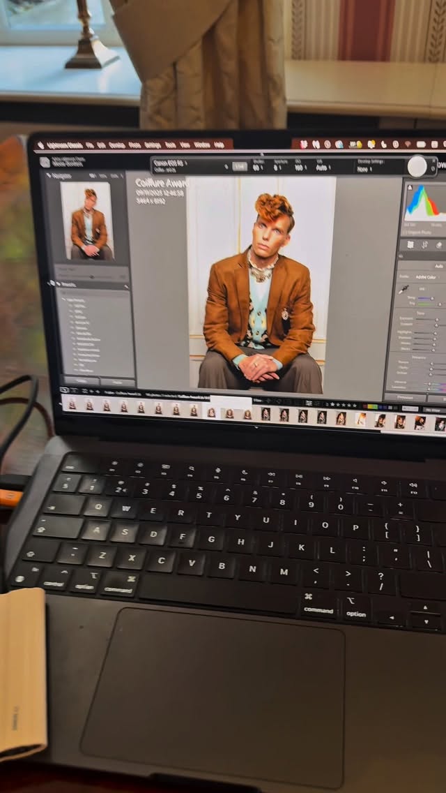 Behind the scenes van onze heren collectie voor de Coiffure Award 2026!
Morgen zullen we de eerste foto van deze collectie delen. Stay tuned!