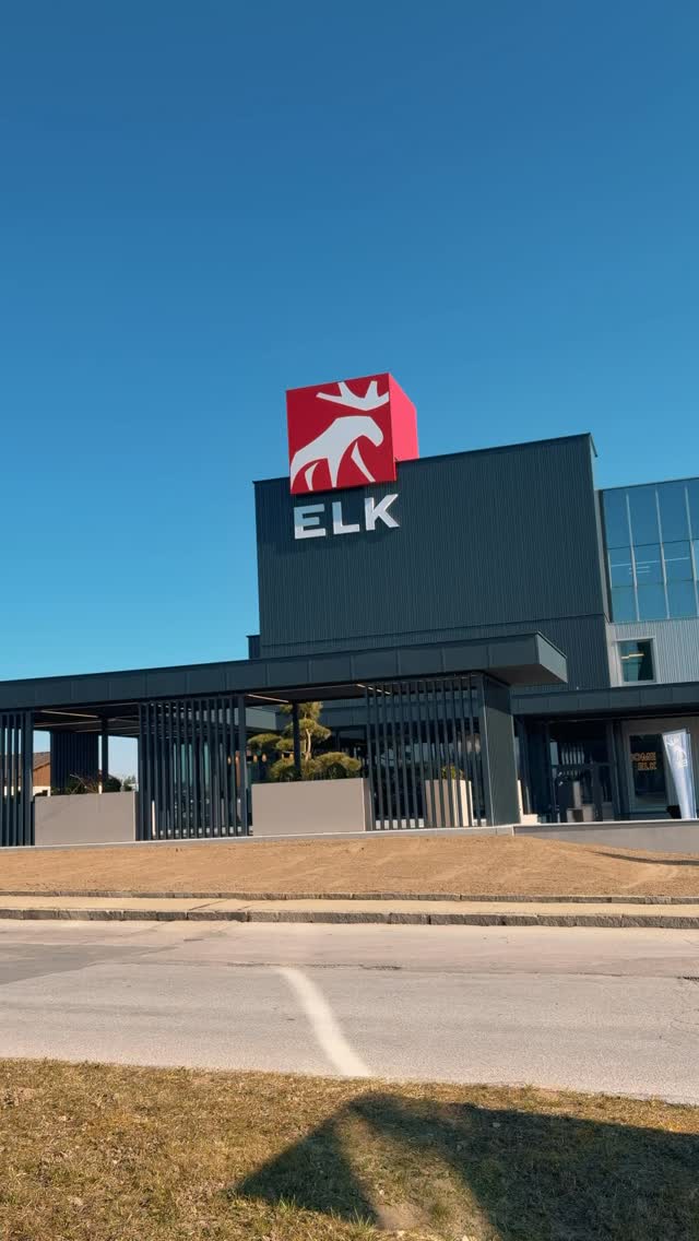 Gestern durfte ich den ganzen Tag für ELK spielen.
Tagsüber habe ich am Red Bull Auto aufgelegt und am Abend für die Partystimmung gesorgt.
Tolle Menschen, fantastische Stimmung und eine Tanzfläche voller Energie.
Nach der grandiosen Band EGON7 durfte ich übernehmen und die Leute bis tief in die Nacht unterhalten.
Last night’s dancefloor was pure magic.
Moments like these remind me why I love what I do.
#thankyoumusic #djlife🎧 #party