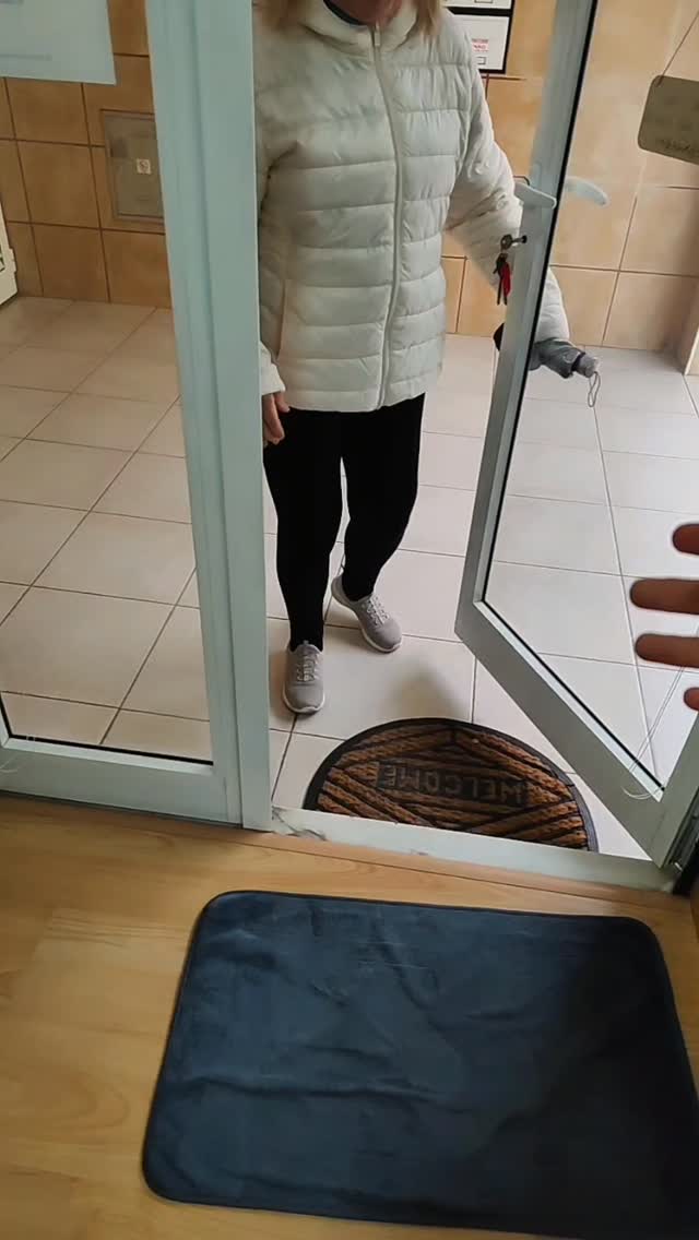 ✨ O teu corpo pede equilíbrio. A tua mente também. ✨
No Rollup Wellness Center acreditamos que o bem-estar começa quando cuidamos de nós por dentro e por fora. 💚
Se sentes dores nas costas, stress acumulado ou simplesmente queres sentir-te mais leve e com mais energia, temos muito gosto em ajudar.
🔹 Aulas de Pilates nos equipamentos para fortalecer, alongar e melhorar a postura;
🔹 Massagens terapêuticas para aliviar tensões e recuperar o equilíbrio do corpo;
🔹 Medicinas alternativas para cuidar da sua saúde de forma natural.
✨ Permite-te parar, respirar e cuidar de ti.
📍 Marca a tua sessão ou aula experimental
🌐 www.rollup-wellnesscenter.pt
📩 Envia-nos mensagem e descobre como podemos ajudar
O primeiro passo para te sentires melhor começa hoje. ✅
#pilatesequipamentos #bemestar #aliviodedor #relaxamento #cuidadodesi