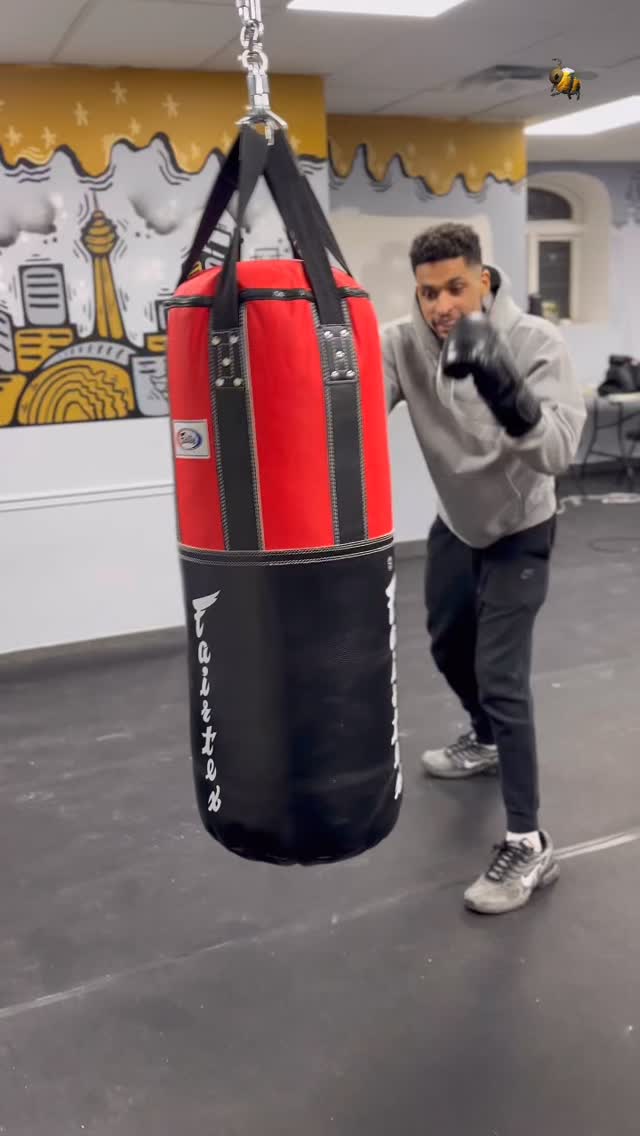 No excuses. No limits. Just work. 🔥
Tap in with The Apiary 44/7 🐝
LIKE • FOLLOW • SHARE — don’t watch, be part of it.
#boxing #mma #jointhehive #fighter #selfdefense
