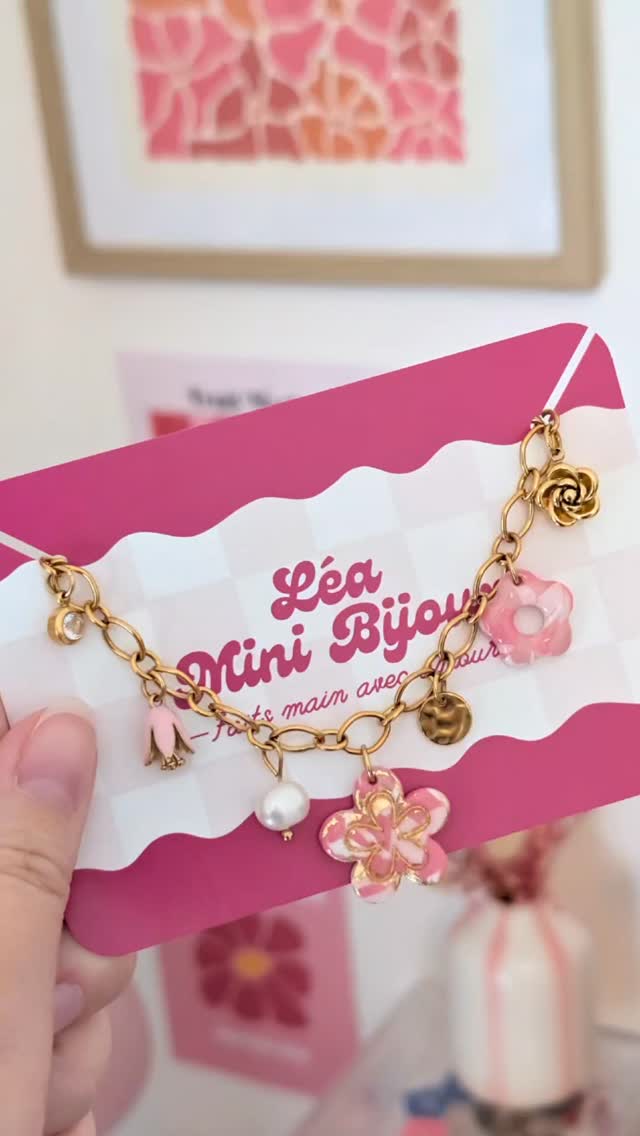 Je suis peut-être une petite créatrice…
mais je lis vraiment chacun de vos messages 🥹💕
Et honnêtement ?
J’adore découvrir qui se cache derrière vos commandes 🤭✨
Merci d’être là 🫶
Tu fais partie des personnes qui commentent ? 💖
#modecolorée #pinterestgirl #bijouxcolorés #creatricefrançaise #bouclesdoreillesfaitesmain