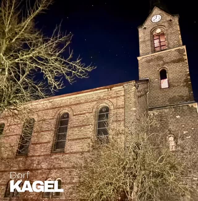 Ein seltener Anblick, so schön!
Ob heute jemand vergessen hat, das Licht auszuschalten - wir wissen es nicht.
Falls es versehentlich an blieb:
Bitte öfter so „vergessen“.
💛
#meinkagel #ausversehen