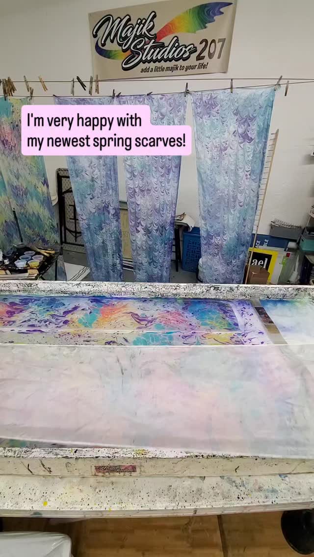 Come see me in the studio tomorrow-1-4 pm
#majikalmarblingreveal #floatingpaint #silkscarves #relax #dosomethingnew