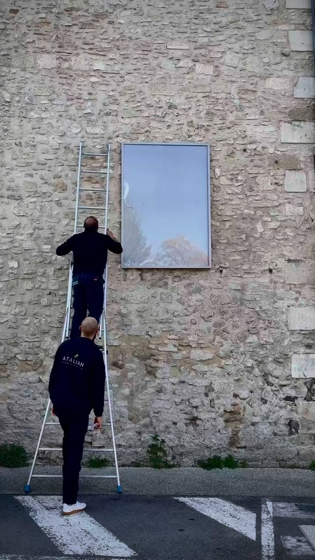 « Tu appartiens tout entier à la présence de toutes choses, et tu deviens insensiblement étranger à ta mémoire, à tes amours, à tes énigmes, à toi-même. »
- Paul Valéry
Rendez-vous dès le 4 avril prochain, pour découvrir la nouvelle exposition « Présence ».
© Ziqian Liu - Pearls, tirage pigmentaire, Courtesy de l’artiste et Galerie XII Paris
@ziqianqian
04.04 - 04.10.2026
@villedelislesurlasorgue
#exposition #suddelafrance #campredon #présence #islesurlasorguetourisme