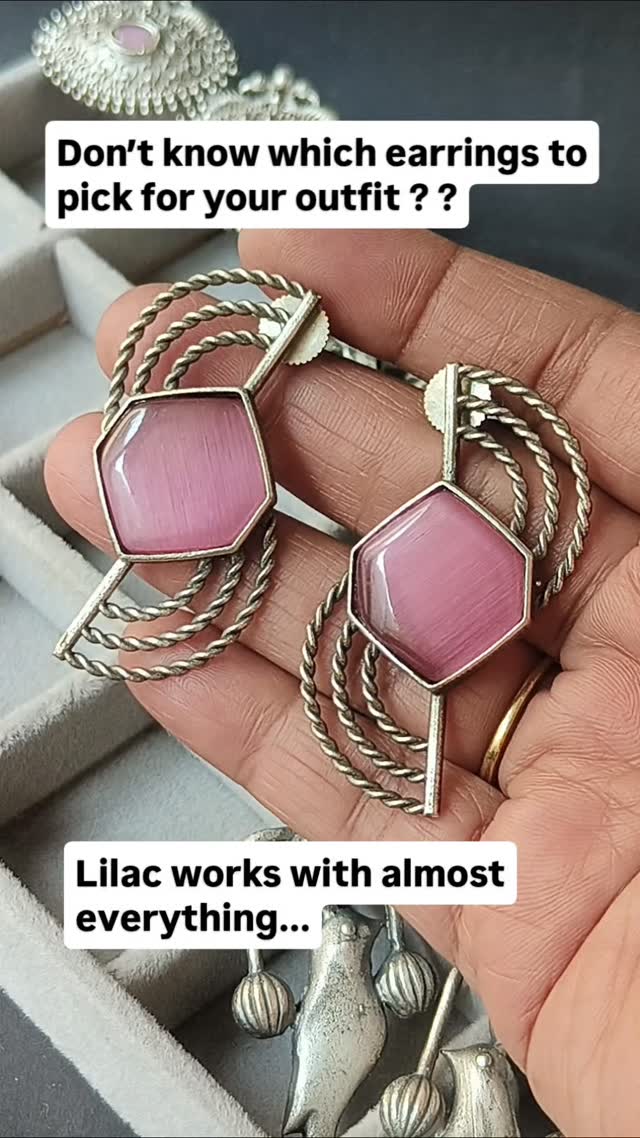 Lilac is that one shade every woman needs 💜
Not too bright. Not too dull.
Matches pastels, neutrals & even festive wear effortlessly ✨
If you’re tired of “nothing matches my outfit” — this is your fix.
Single piece only 💜
Comment which one you would like to wear.
WhatsApp your screenshot to book. For more such options visit our online store, craftkhazana. Link is in bio.