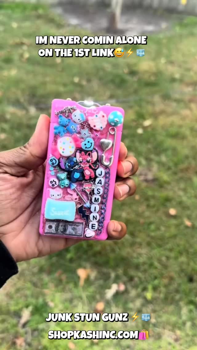 CHARMED & ARMED JUST INCASE I GOTTA USE MY BLING DAT STINGS😅⚡️
ARE YOU READY TO GET YOUR PRETTY PR0TECTION??👀 IF SO, JUST CLICK THE LINK IN BIO!😝 PRODUCT: JUNKIEZ STUN GUNZ & KNVEZ⚡️🗡️ ONLY AT SHOPKASHINC.COM🛍️ CLICK LINK IN BIO!
#kashwaystudios #fyp #selfdefensekeychain #selfdefenseset #junkstungun