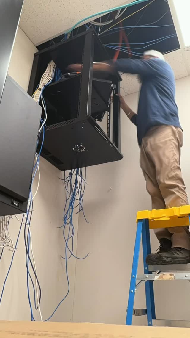 ⚡️Every reliable network starts with a solid foundation⚡️
Here’s a timelapse for your feed from the early stages of a project we are working on. Our team laid the groundwork for long lasting cable organization and network performance.
#networkinfrastructure #installation #techinstall #networksolutions #behindthecamera
