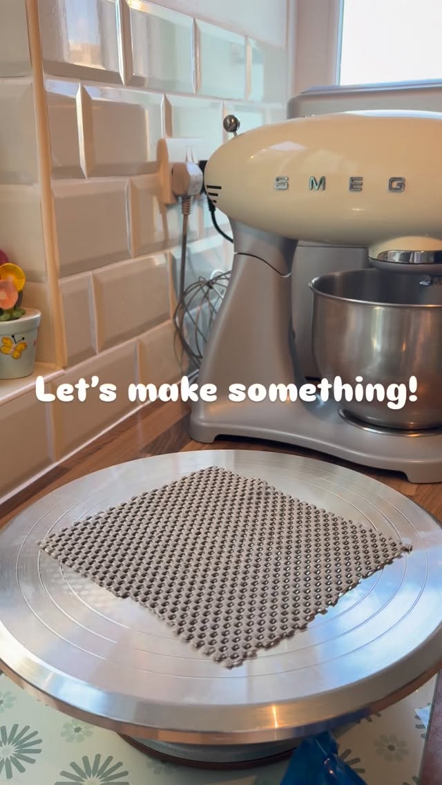 Little bit of this and a bit of that😍👩🏽🍳
#cakemaker #cakedecorating #portlanddorset #dorsetbaker #weymouthdorset