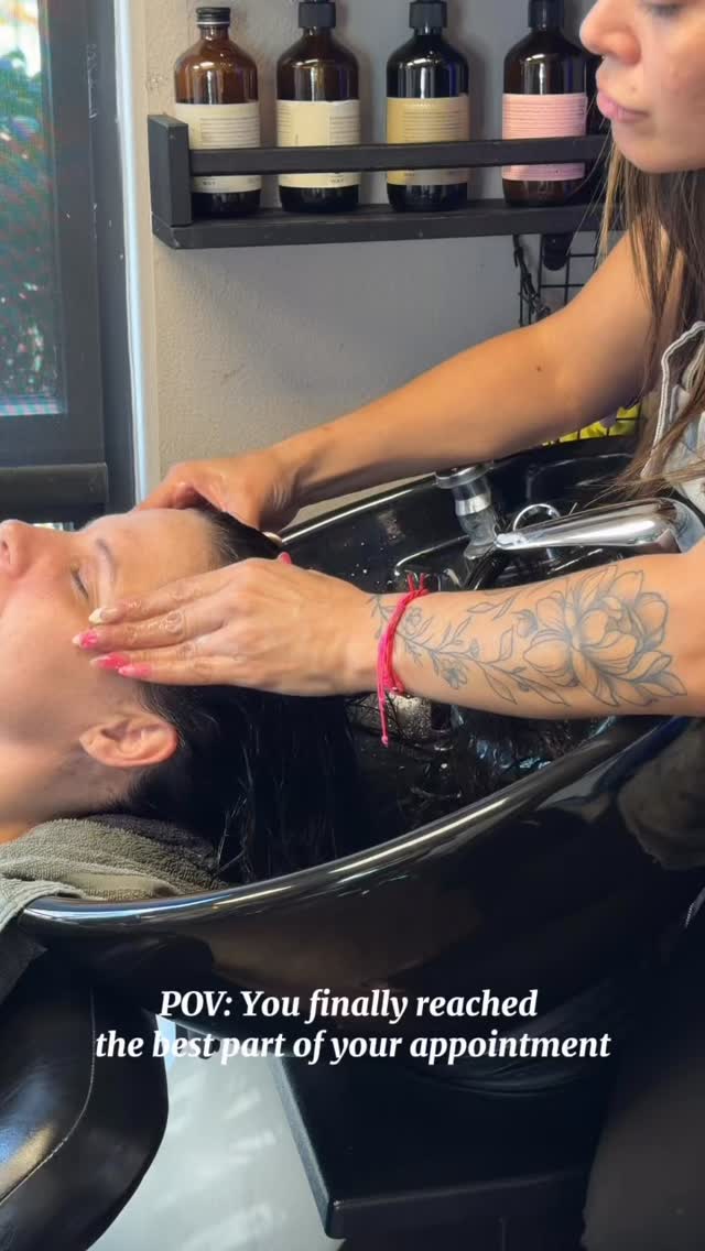 There is something so healing about our organic head massage ritual. Between the calming scents of Oway’s biodynamic essential oils and the gentle rhythm of the water, the world outside just fades away. 🌿🕊️
We don’t just wash hair; we provide a moment of pure, botanical peace. You deserve to feel this relaxed. 🧖♀️☀️
Need a reset? Send us a DM to secure your afternoon of pampering! 💌🌸
#StPeteHair #MindfulBeauty #OrganicHairCare #HeadMassage #SelfCareStPete