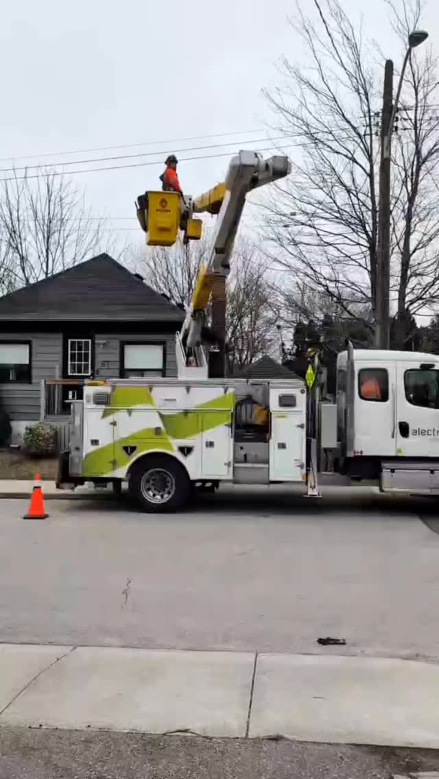 Upgrading the electrical service on our 3-unit building.
Most older multi-unit properties are running on panels that were never designed for today’s loads
#realestateinvesting #landlord #multifamily #electricalupgrade #ontariorealestate