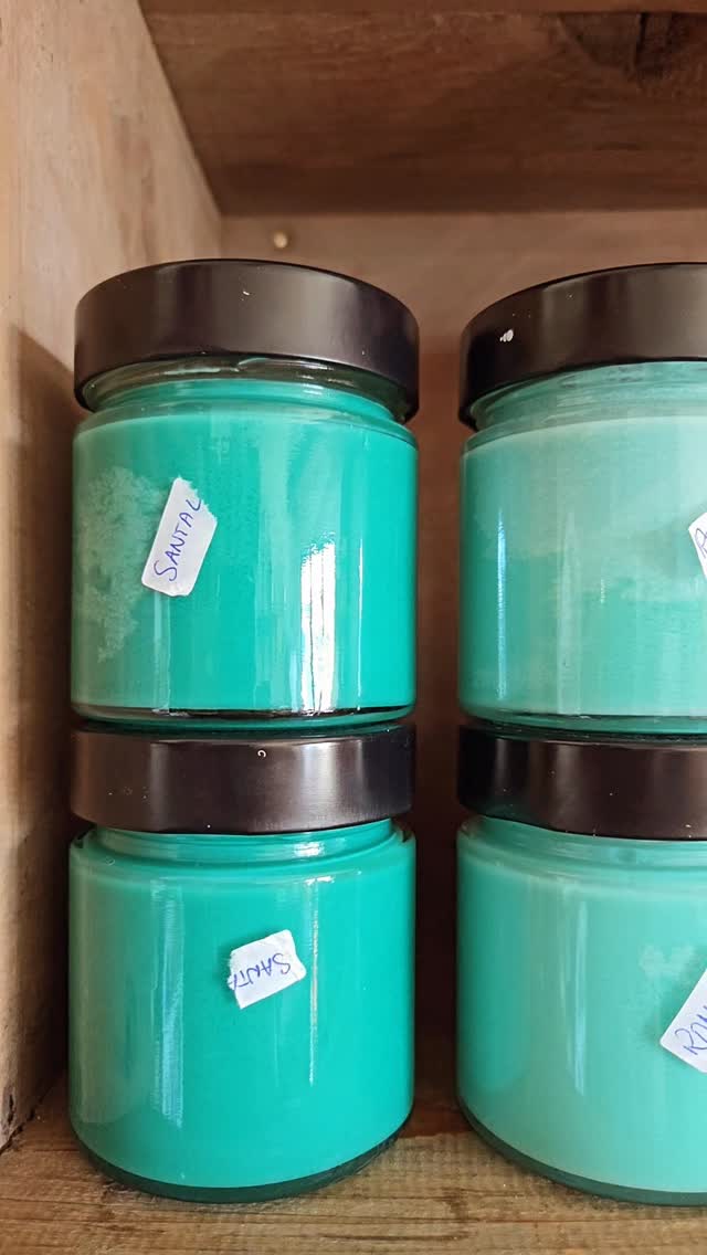 🌈 Une couleur.
❤️ Un message.
🔥 Ta bougie.
Les étiquettes arrivent demain…
et cette fois, c’est toi qui choisis les mots 🤘vivement demain, heiiinnn?