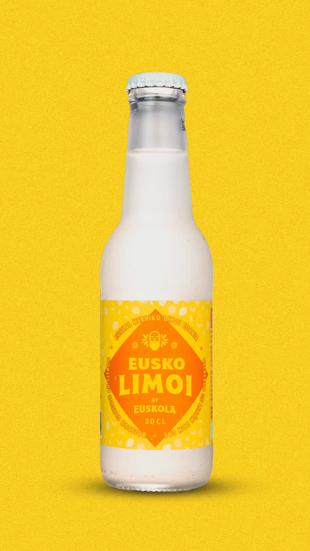 Eusko Limoi 🍋
Euskal Herriko limoi edaria, Eusko Laranjarekin batera Euskola gama osatzen duten edari berriak.💛
Orain Hegoaldeko salmenta punduetan eskuragarri.✨
~
La bebida de limón de Euskal Herria, que se une a Eusko Naranja para completar la gama de bebidas Euskola.💛
Ahora disponible en los puntos de venta de Hegoalde.✨
~
La boisson au citron du Pays basque, qui vient compléter la gamme de boissons Euskola aux côtés d’Eusko Laranja.💛
Maintenant disponible dans les points de ventes d'Hegoalde. ✨
#euskola #berritasuna #nouveauté #limoi #citron #limon