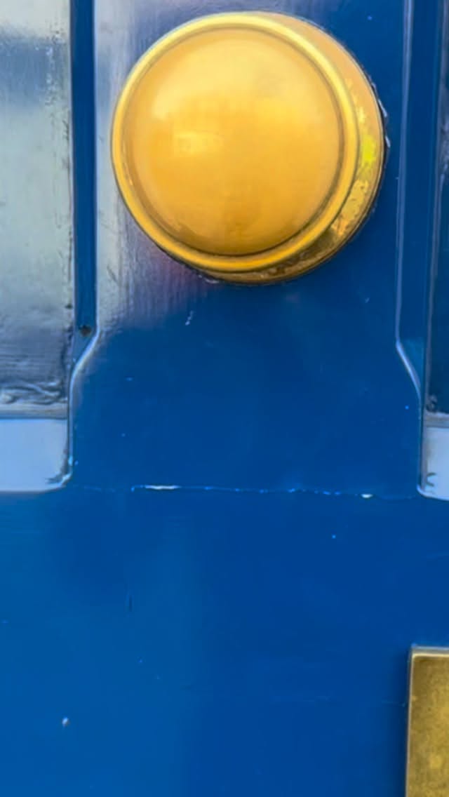 It always leads back to the blue door.
Pop in say hey- get a tat, PMU, piercing or tooth gem while you’re here 😎✌️
#londontattooartist #tattoostudio #tattoo #piercing #pmu