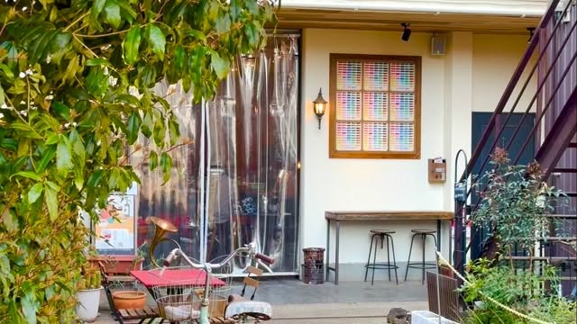 ーーーーーーーーーーー
〜月光荘ファルベ 生演奏の夕べ🎻〜
▪日付:2026年3月1日(日)21日(土)29日(日)
▪時間:①15:00〜②16:00〜
▪参加費:ワンドリンクオーダー
紅茶とスコーンを頬張りながら贅沢な生演奏BGMが月光荘ファルベで奏でられます。
毎回変わる演奏家たちへ、美しい音色に感謝を込めて、お帰りの際お渡しする封筒にチップをそっと入れていただければ全額演奏家へ渡ります。絵の具工場で過ごす、優雅な午後を。
📯月光荘ファルベで生演奏をしてくださる音楽家の方を随時募集しております。HPをご確認のうえ、ご興味ございましたらぜひご連絡くださいませ。
〜レディースバレエ•ストレッチクラス〜
▪日付:2026年3月22日(日)、28日(土)
▪時間:13:00-14:00
▪参加費:¥1500
▪HPから事前申し込みの上ご参加ください
〜マイカラー・ラボ〜
🌈3カラーズ
▪️ファルべの営業日はいつでもご参加できます。
▪️参加費:2,200円(税込)
※予約不要!混雑時はお待ちいただく場合がございます。
月光荘の絵の具工場で実際に使用している顔料とバインダーを使って、参加者自らの手で水彩絵の具を練り上げます。調色表をヒントに、思いのままに顔料を配合して完成したオリジナルカラーには、あなた自身が名付け親となって世界に二つとない色名をつけていただきます。
🌈9カラーズ
※予約必須
▪️日時: 3/13,14,20,21,27,28
▪時間:12:30-14:00(90分)
▪HPから事前申し込みの上ご参加ください
基本の三原色を含む全9色の顔料から、オリジナルの水彩絵の具を2色制作します。完成した絵の具を使って色を重ね合わせながら、世界にひとつ、あなた色でつくるアートワークを仕上げます。
〜おえかき缶バッジ💎〜
◾️ファルべの営業日はいつでもご参加できます。
▪️場所:月光荘ファルべ/喫茶スペース
▪️参加費:1,100円(税込)
※予約不要!混雑時はお待ちいただく場合がございます。
ーーーーーーー
📯月光荘ファルべ📯
埼玉県入間郡三芳町竹間沢324-6
金・土・日 11:00-17:00
※L.O.16:30
※営業日の変更はInstagramにてお知らせします
※最寄駅:東武東上線みずほ台駅
※近くに有料駐車場もございます
※キャッシュレス決済のみ
ーーーーーーー