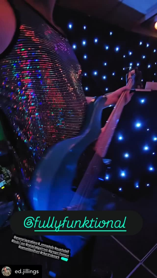 We always love playing for the EasyJet Sky High legends, such a great & gorgeous crowd at @centerparcs_events Woburn and with lush production from amazing @119productionservices 😍💪🏼
.
.
.
✈️✈️✈️
#weddingband #eventprofs #fullyfunktional #partyband #instawedding