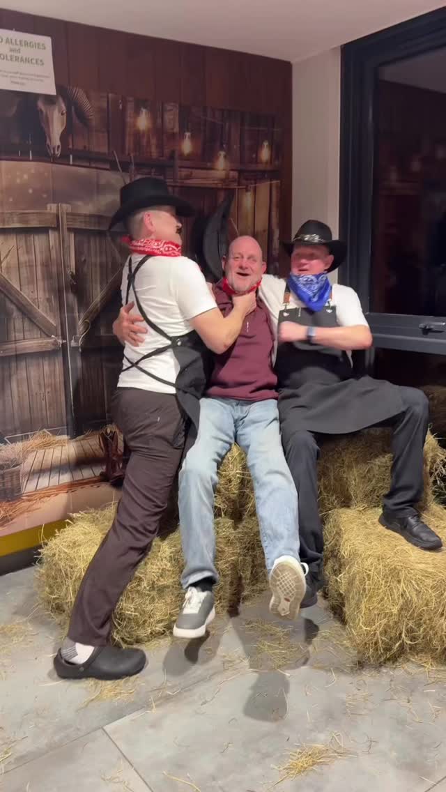 @cafficariad ‘Smokehouse – Where Smoke Leads the Menu’ 🔥
🤠 An excellent evening from start to finish — beautifully prepared food, a great atmosphere, and plenty of laughter throughout.
A huge amount of effort clearly went into making the night such a success — credit to the entire team.
Even more meaningful knowing it was all in support of such an important cause @stkentigernhospice
Keep a look out for future special events 🙌
#NorthWalesFood #SpecialTasterMenu #SupportLocal #DiningForACause