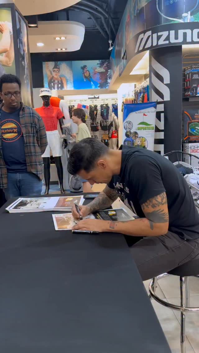 #tbt a la última clínica que hice.
Estos últimos meses han traído oportunidades increíbles, y estoy profundamente agradecido.
Gracias a todos los que han sido parte de este proceso, de una forma u otra.
Un agradecimiento especial a quienes llegan a las clínicas, los in-stores y aún más a los que llevan a sus hijos, hijas o familiares. Poder compartir esto con ustedes es un privilegio que no me tomo ligeramente.
Gracias @zildjian_latinoamerica @vicfirth_latinoamerica por el respaldo y por siempre hacer esto posible.
¿Dónde hacemos los próximos eventos? 👀🔥
#Frojax #Drums #Drummer #Drumming #DrumClinic #drumeducation #DrumLessons #Groove #Rudiments #Chops #PracticeDrums #Zildjian #VicFirth #ZildjianFamily #VicFirthFamily #MusicianLife #LearnDrums #Bateria #Bateristas #BateristasLatinos #Panama #PanamaMusic #throwbackthursday❤️ #throwback #drumlife #bateristas