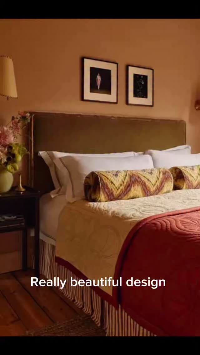 A joy to create a natural headboard to such a stunning design. @houseandgardenuk love that you featured the work of the talented Alice and Ellen @golden_design_interiors. Love the bolsters by @studiostanway. And @jlittlehalesdesign great to work with you. Photo @kensingtonleverne #headboard #naturalfibres