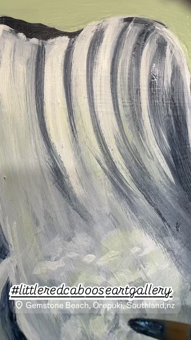 ‘Plated’, series game going strong! Painting my faves, ADORE #crownlynn but this time painted on a Roydon plate, the plate spoke and I listened, so a swan she shall be, early days, and of course I have 10 plates on the go at once, cause this girl doesn’t let the grass grow! Happy days on the coast! Some fabulous visitors today, some happily leaving with new art to adorn their living spaces!
#littleredcabooseartgallery #orepuki #mixedmedia #mixedmediaart