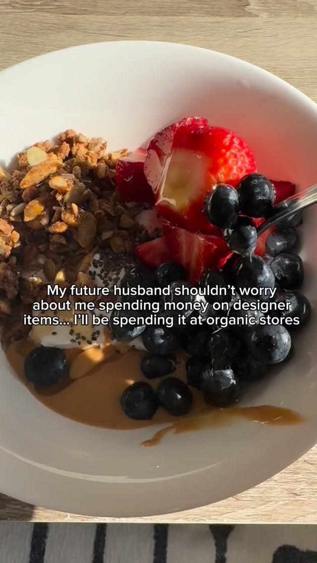 🤭
#fyp #trendingreels #designerclothes #crunchy #almondmom